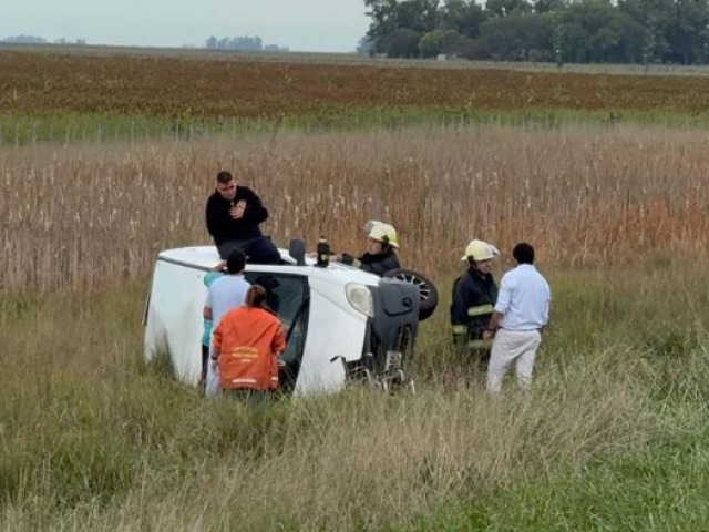 Un utilitario volc� en la Ruta Nacional 3